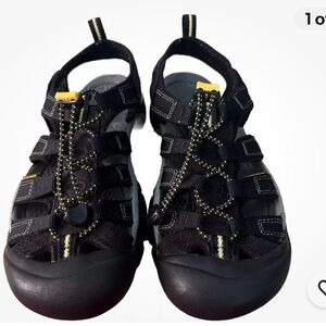 Keen Newport H2 Waterproof  Outdoor Hiking Sandals Black, Mens 8.5/ Women's 9.5